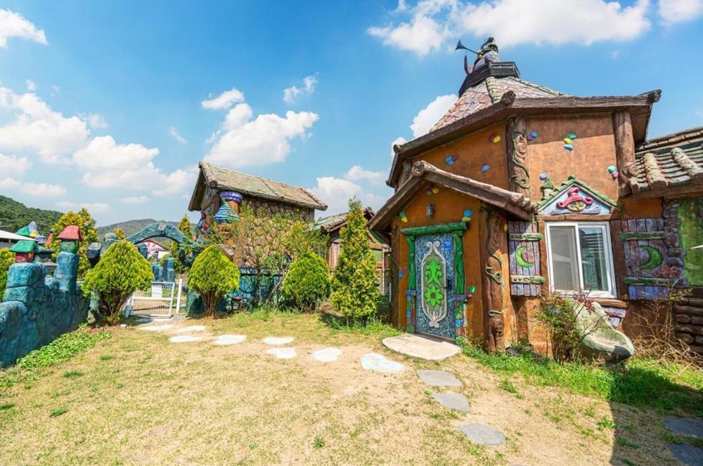 Lala Land Pet Friendly Pension Gyeongju Bagian luar foto