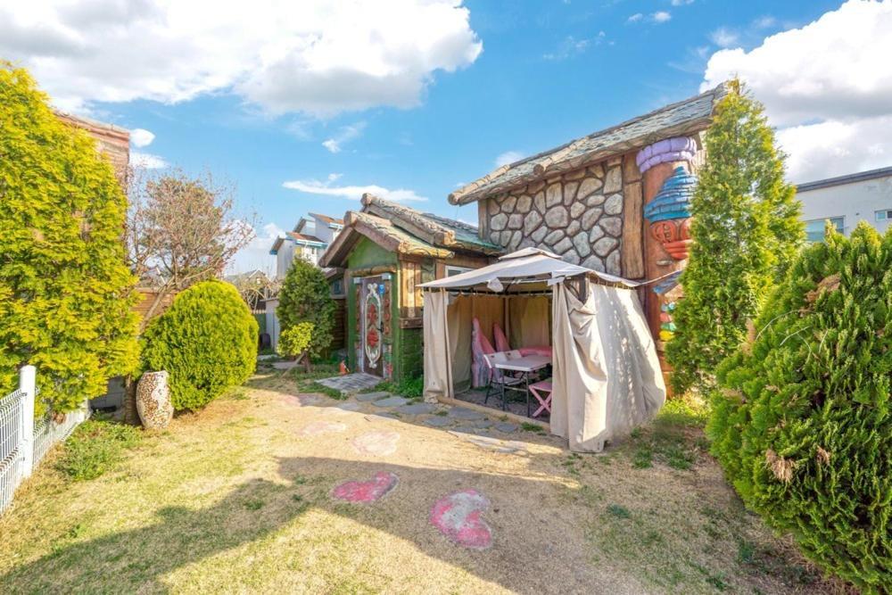 Lala Land Pet Friendly Pension Gyeongju Bagian luar foto