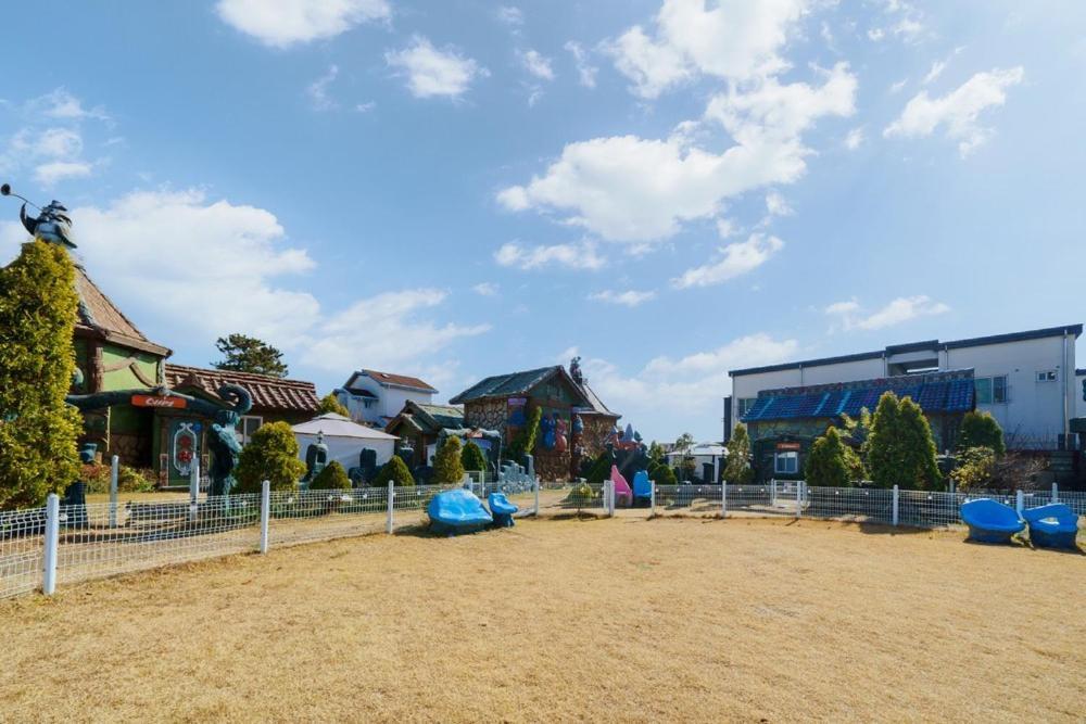 Lala Land Pet Friendly Pension Gyeongju Bagian luar foto