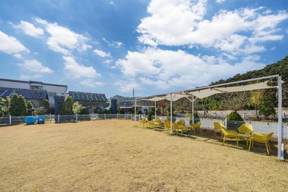 Lala Land Pet Friendly Pension Gyeongju Bagian luar foto