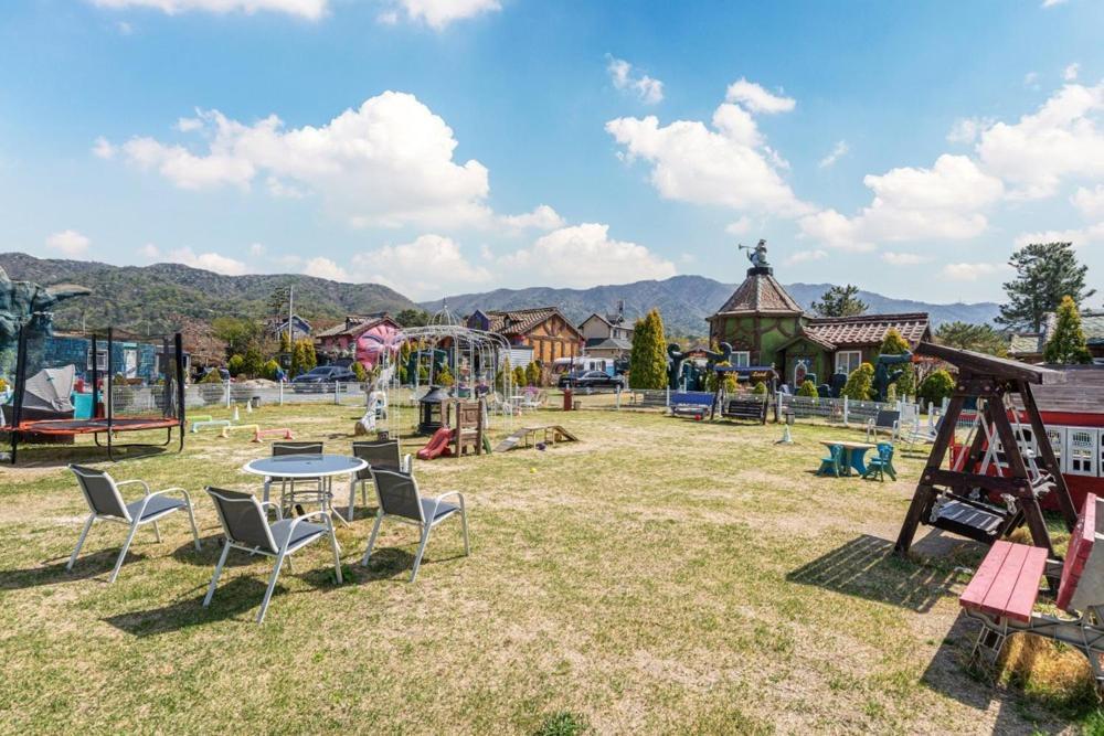 Lala Land Pet Friendly Pension Gyeongju Bagian luar foto